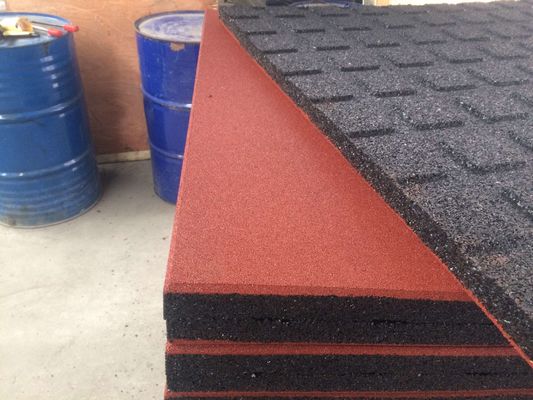 Buon prezzo Tappetini per box cavalli in gomma EPDM durevole con durezza 60-70 ShoreA e intervallo di temperatura da -40°C a 100°C per pavimentazione esterna in linea